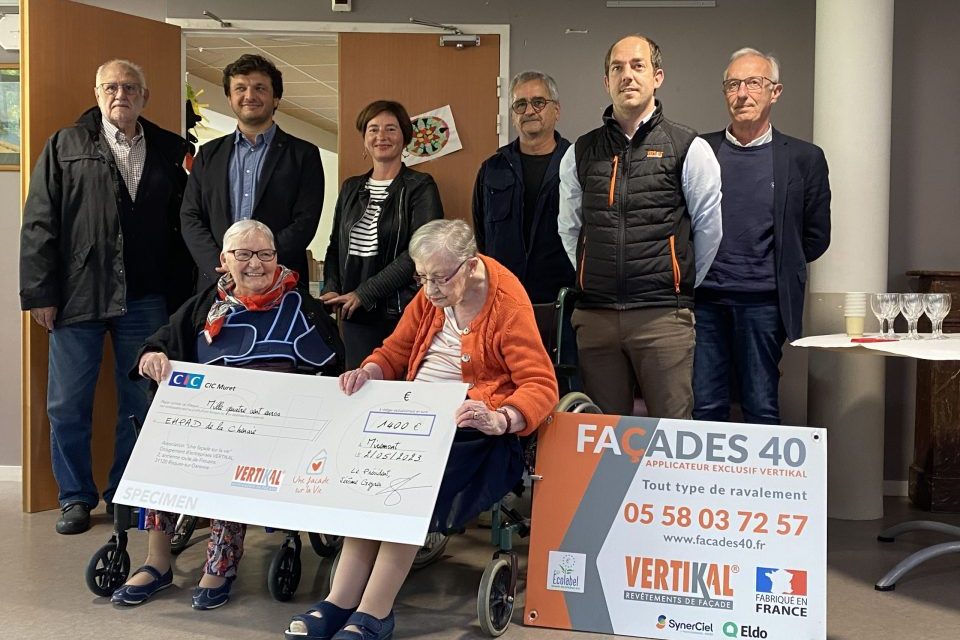 FAÇADES 40 et l’association Une façade sur la Vie offrent un coin TV à l’EHPAD de Tyrosse avec une généreuse donation de 1400€.