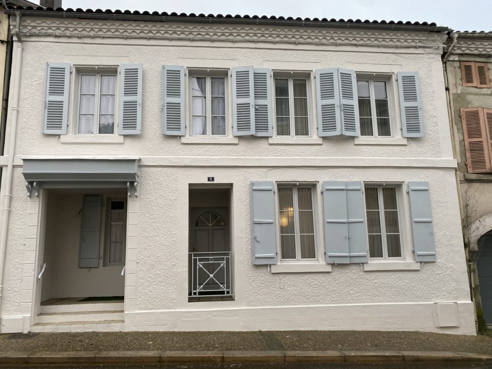 Ravalement de façades avec application de peinture