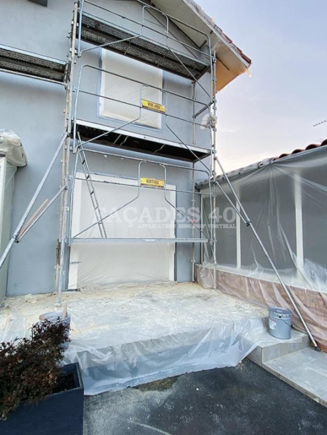 Ravalement de façade à SAINT PAUL LES DAX (Landes, 40), pendant les travaux