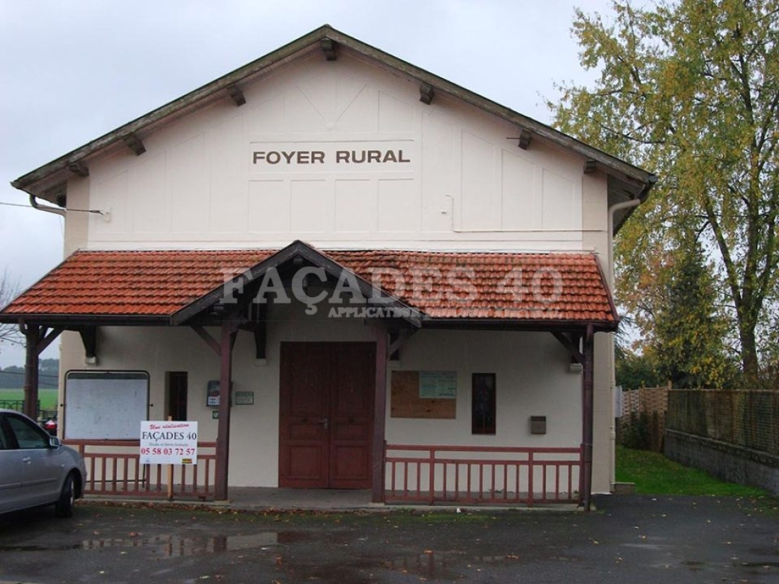 Foyer Rural bâtiment blanc avec toit rouge, Façades 40.