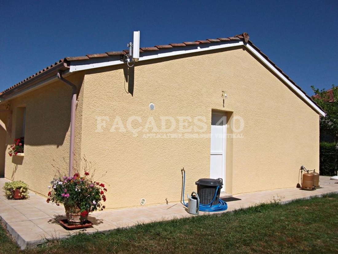 traitement des pieds de mur avant réalisation d'une peinture