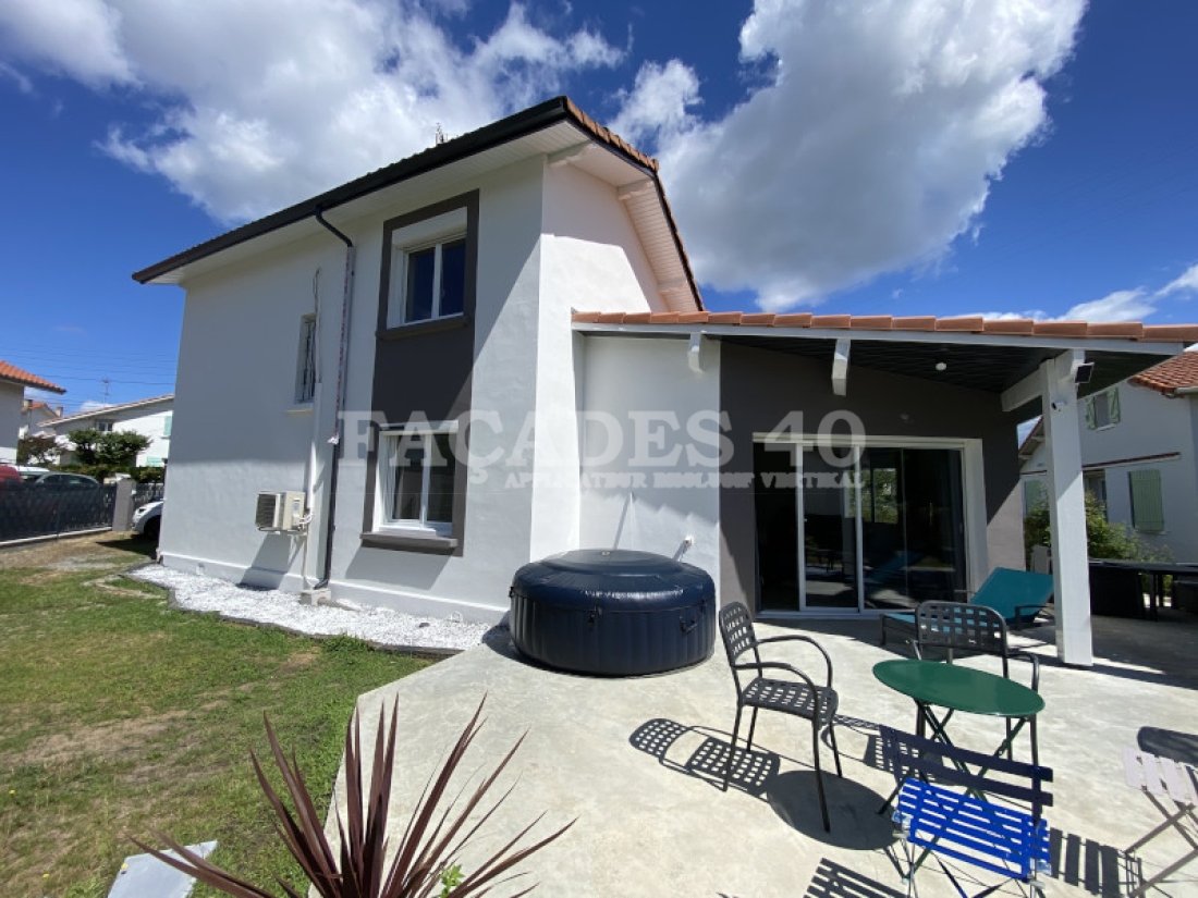 Maison moderne avec patio et spa