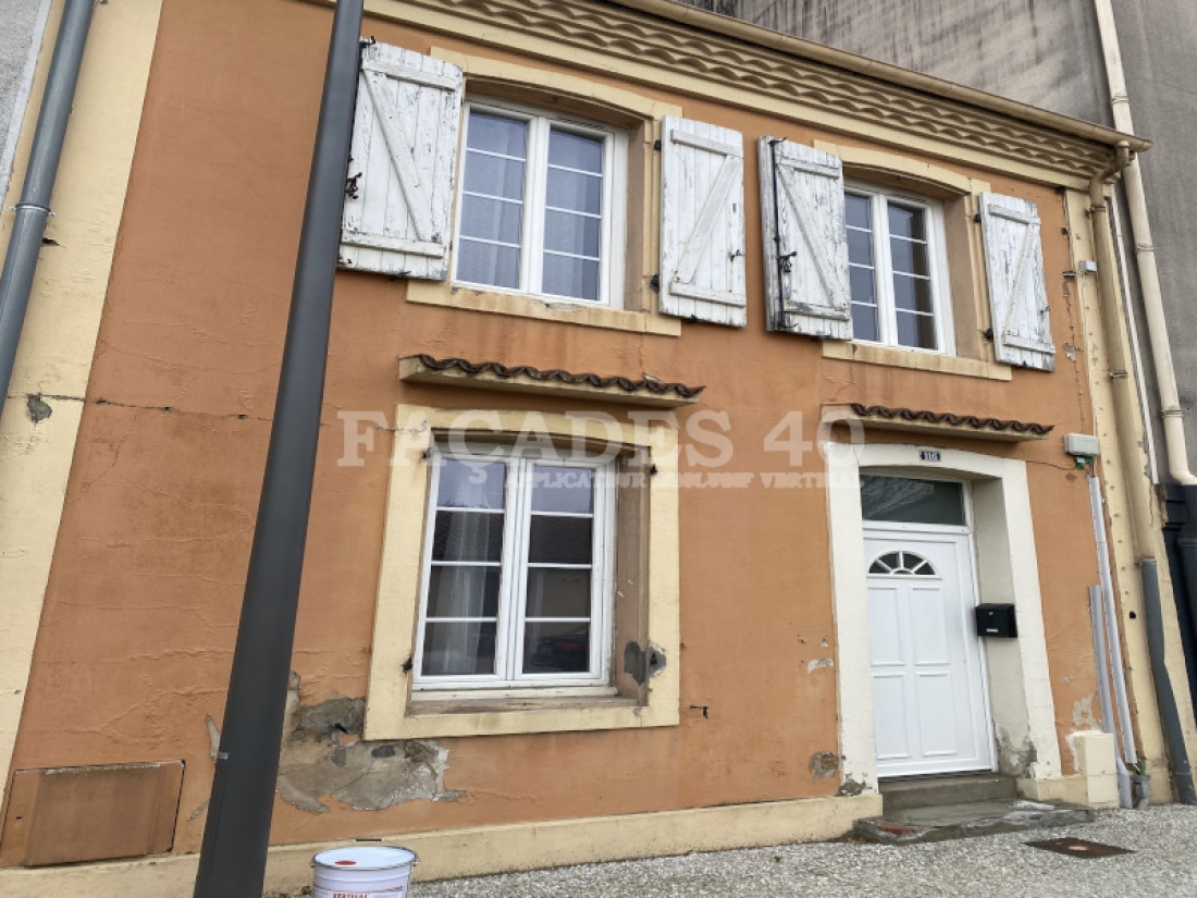 enduit cloqué avec présence de salpêtre et remontés capillaires