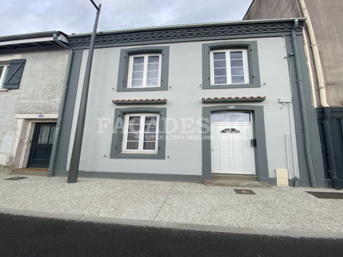 application de peintures grises dans deux teintes différentes pour façade moderne