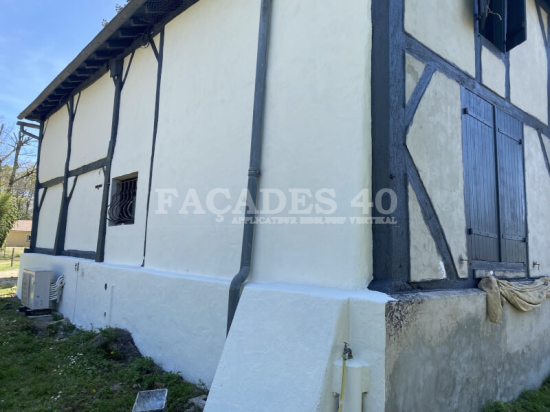 Photo pendant 1 Mise en peinture d’une maison landaise