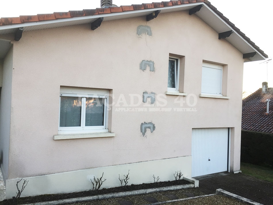 Façades 40 maison blanche fenêtres garage