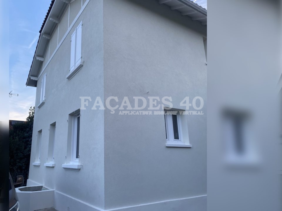 Façades 40 Maison blanche fenêtres