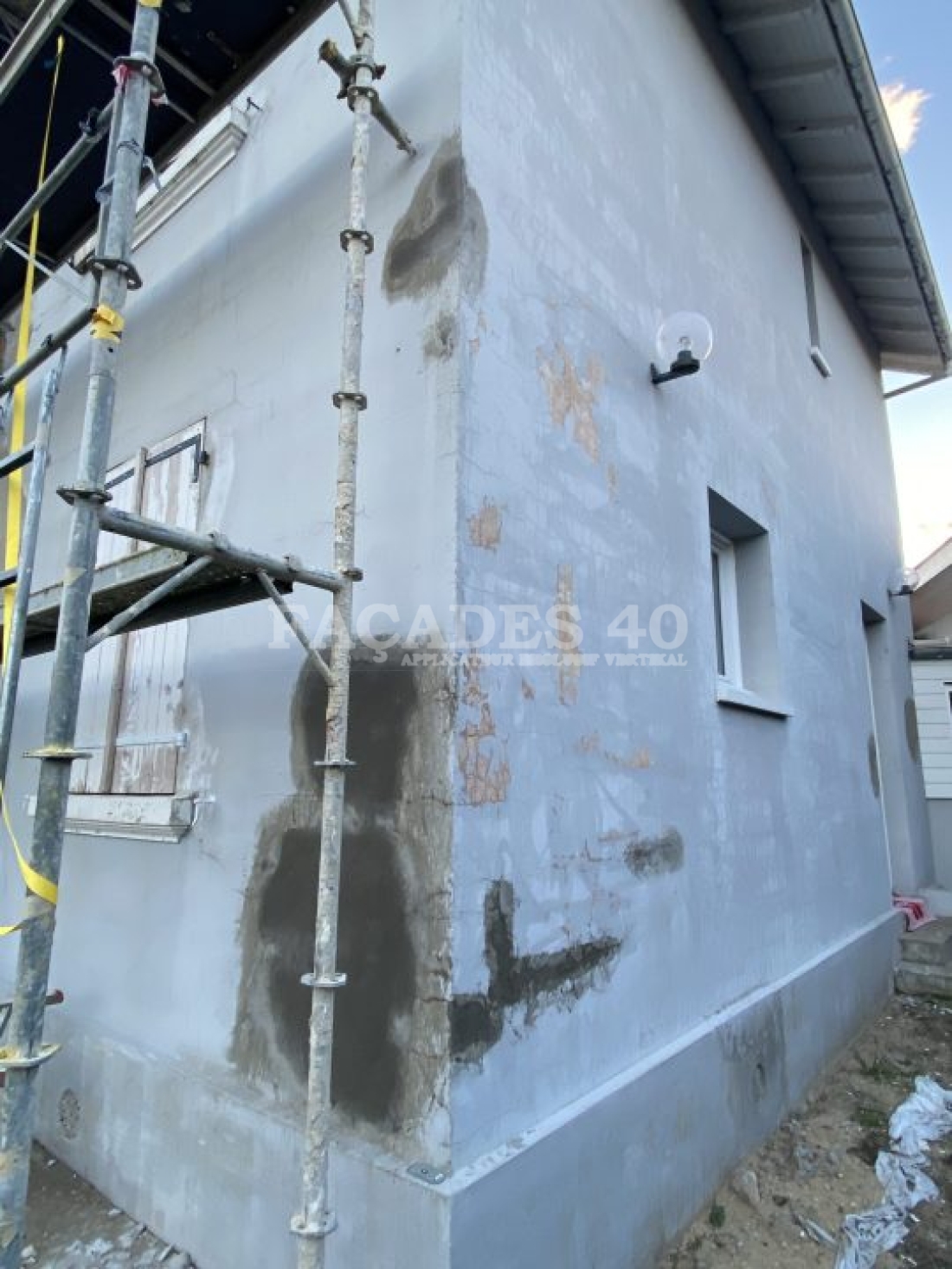 Photo pendant 2 Un ravalement de façade en résine finition gratté