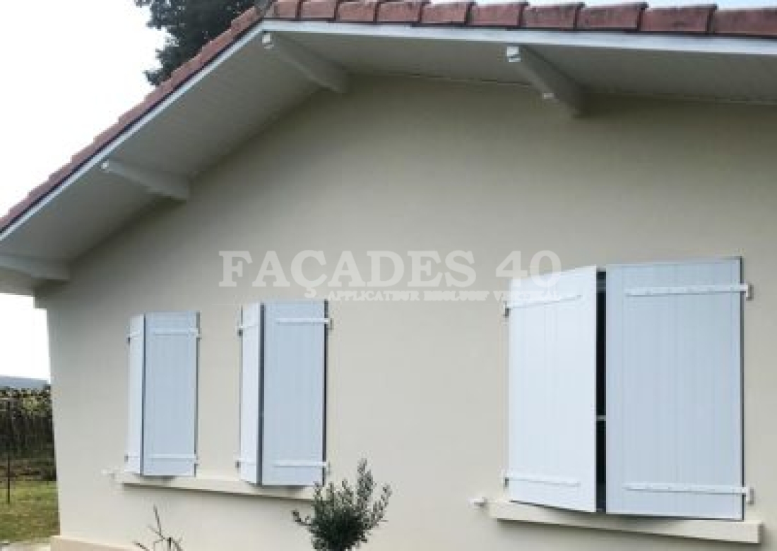 Façades 40 fenêtres volets blancs maison