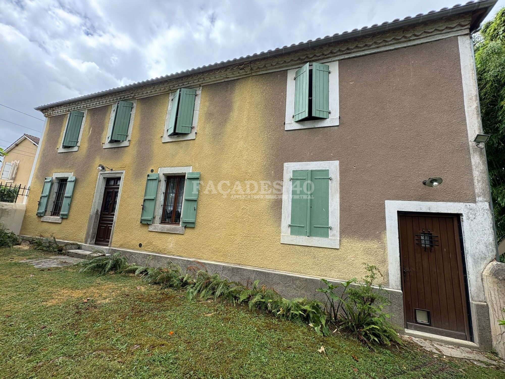 Photo pendant 1 Rénovation et modernisation de façade à Hagetmau – Réalisation Façades 40