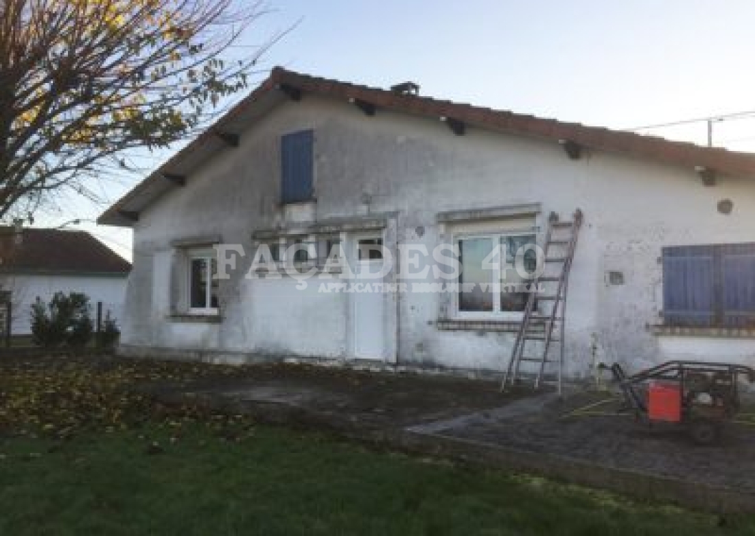 Façades 40 maison rénovation échelle travaux