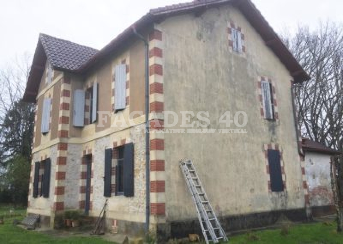 Façades 40 maison rénovation échelle